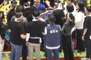 尼克斯5连胜！兰德尔：大家保持活跃 我们攻防两端在为彼此而战